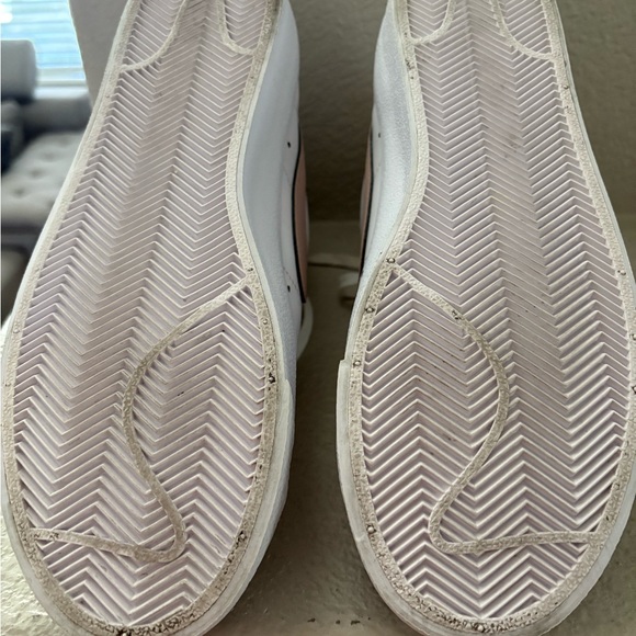 Women’s Nike Blazer MD 77 Vintage High Too Sneakers - Picture 5 of 15